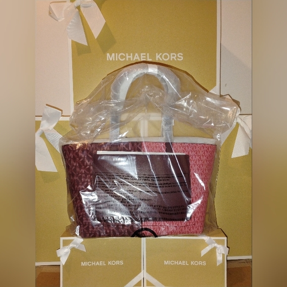 NEW Michael Kors Jet Set Travel Tote Oxblood Multi - Picture 8 of 9